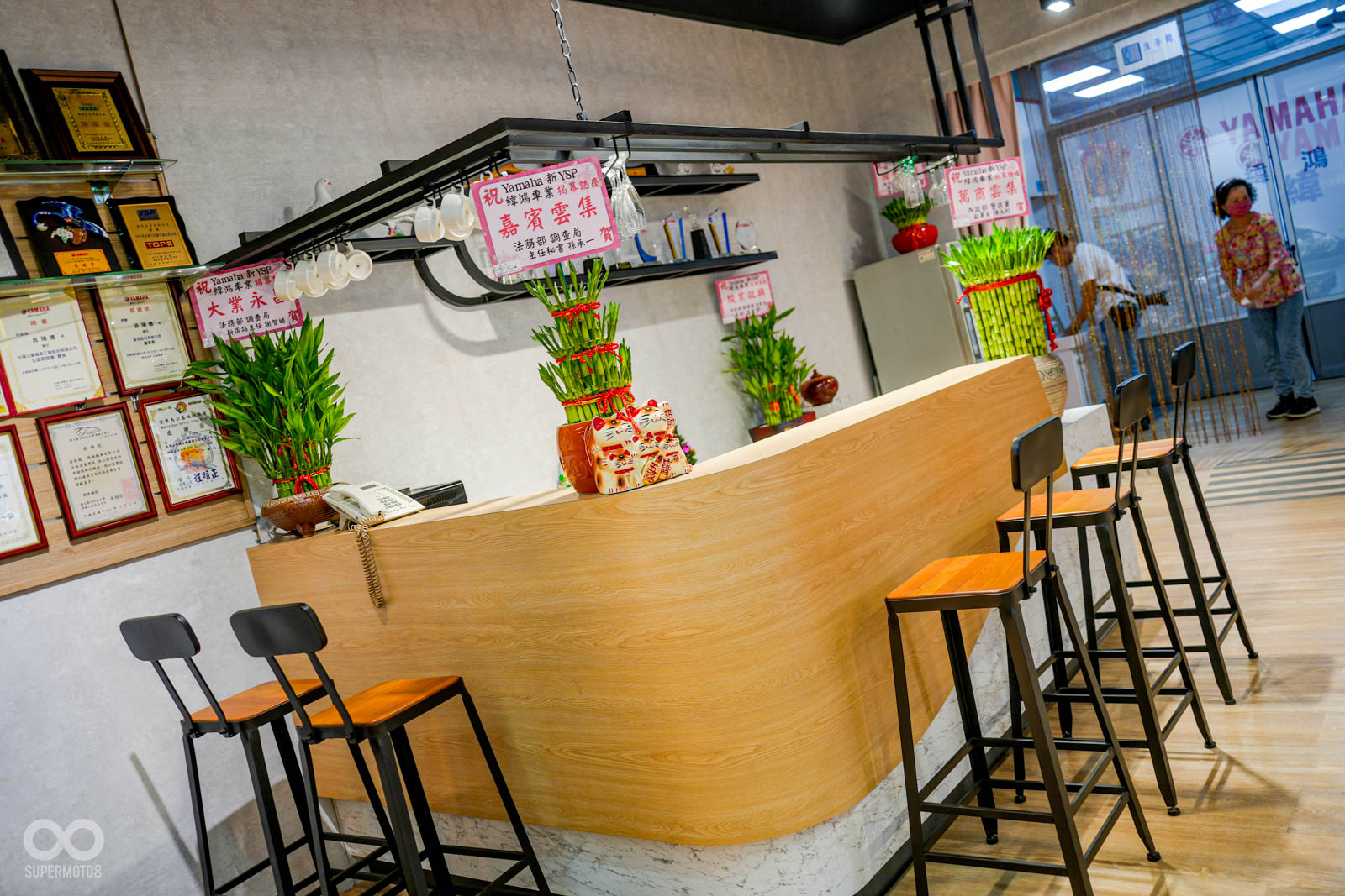 YSP 2.0緯鴻車業內設立有相當高質感的休息咖啡區