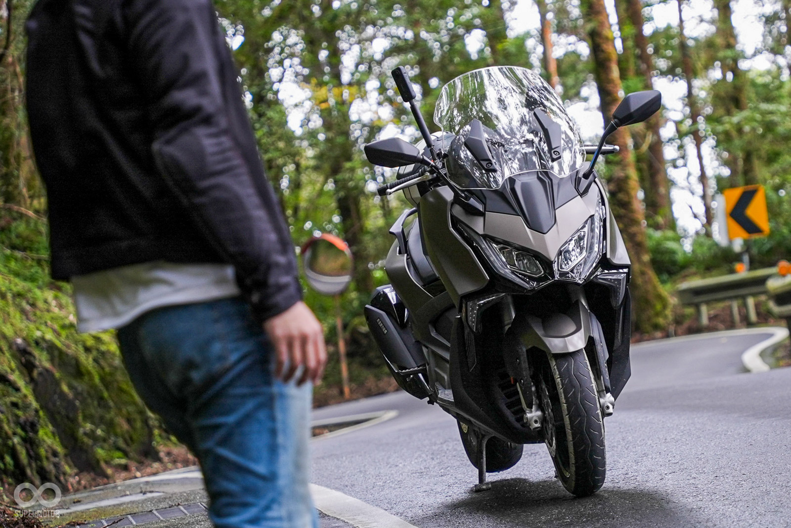 AK550 Premium的優異靈活表現,在台七線上相當輕鬆