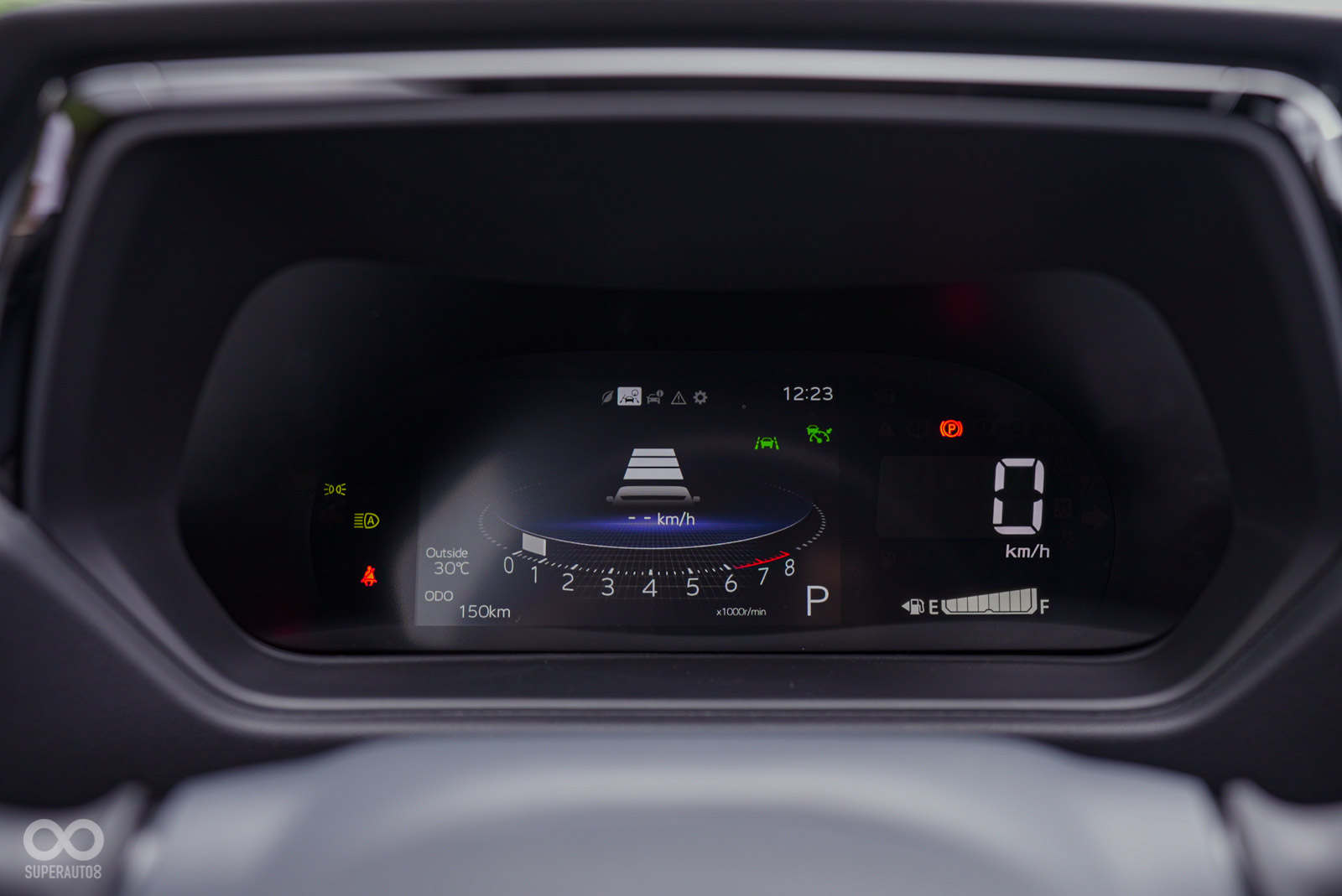 儀表左側為7吋TFT顯示,但非滿版數位儀表