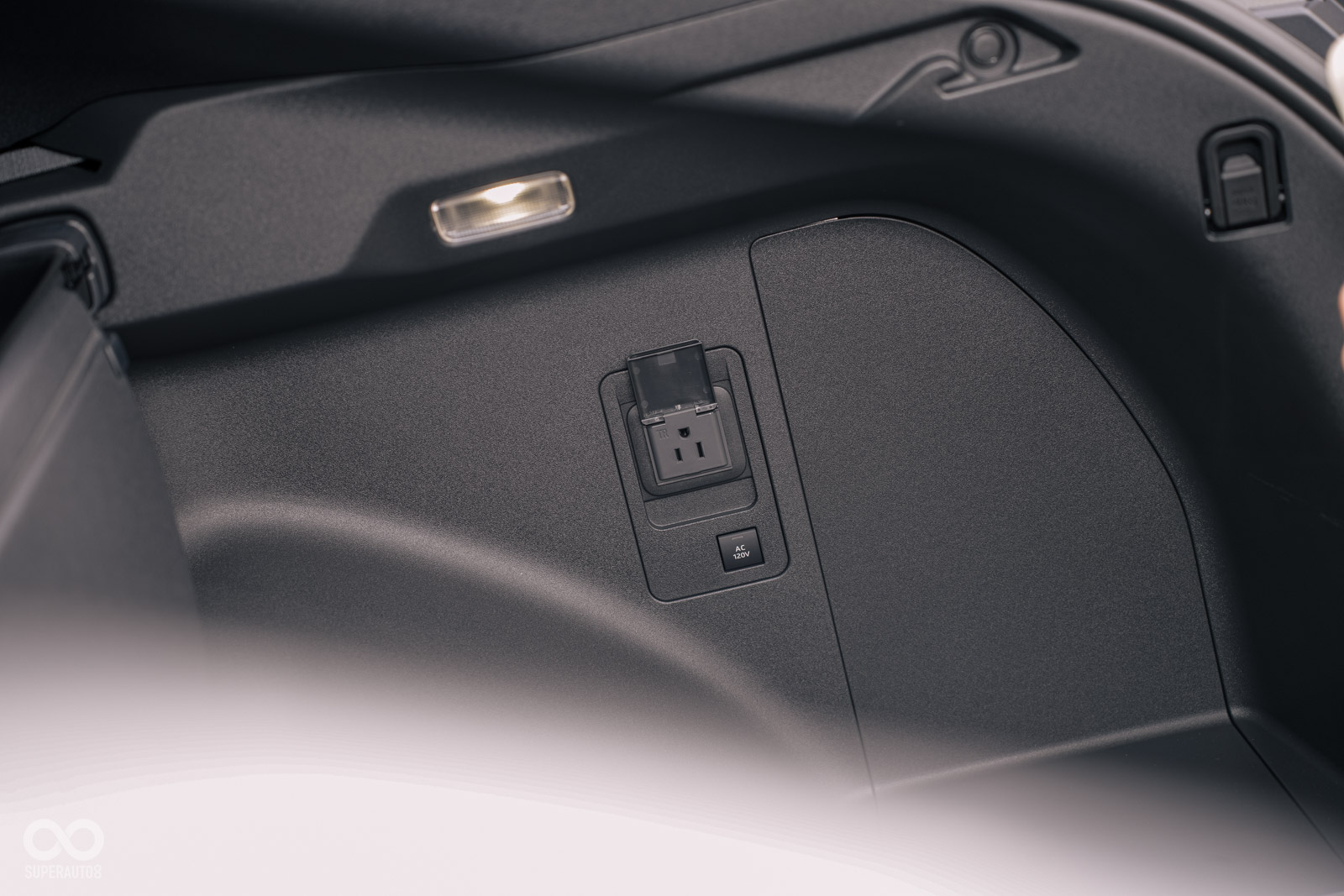 後車廂新增V2L插頭