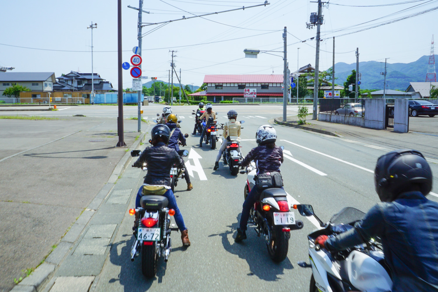 行經路口時千萬要注意,別佔用到了轉彎車道,如果真的不小心開錯了就乖乖地轉過去吧(photo by.Rick)