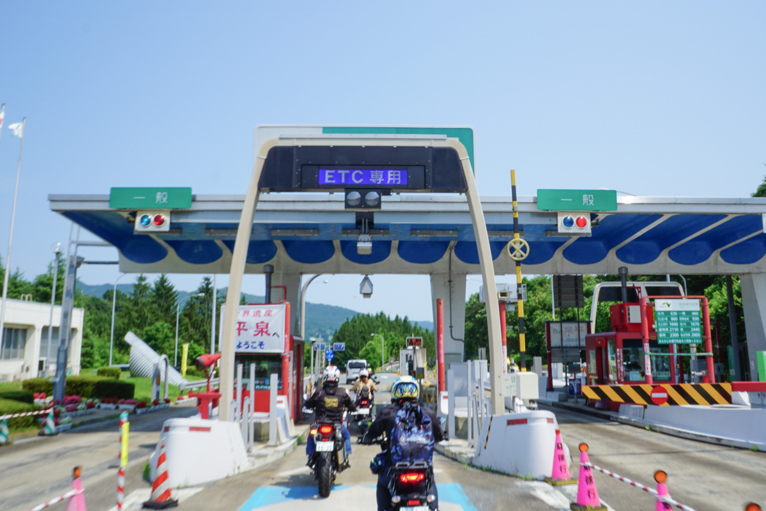 日本的ETC感應並不如台灣的系統靈敏,時速必須要在20km/h以下才能準確扣款(photo by.Rick)
