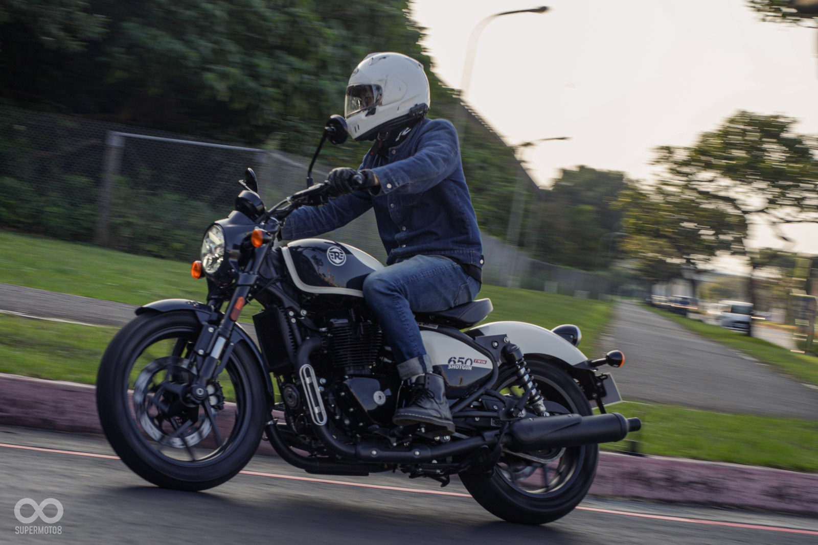 不過車子動起來之後，270雙缸的鼓動感和沈穩的動態表現，依然可以讓人嘴角情不自禁的上揚