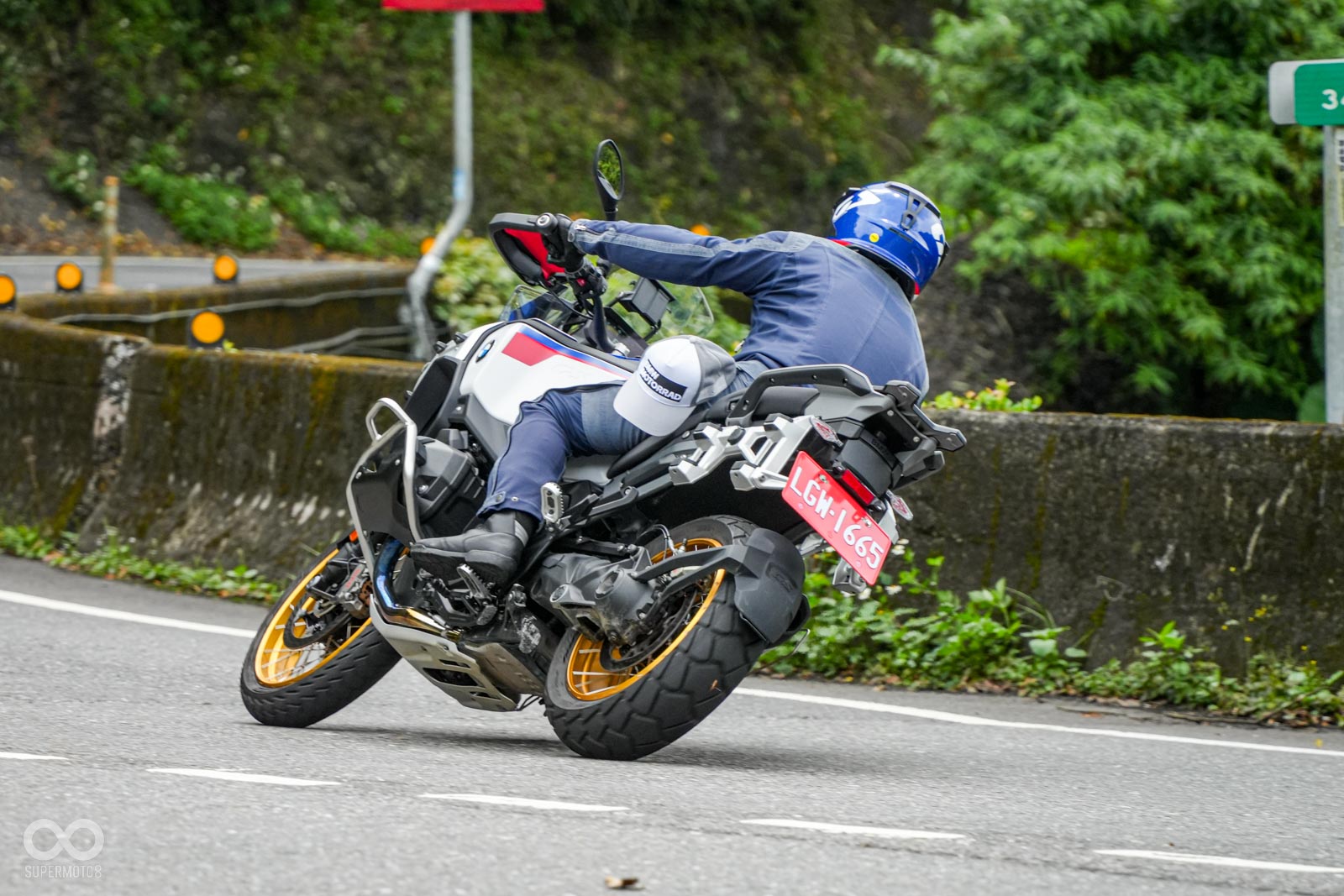 Anakee Adventure 2在公路上的表現絲毫不輸熱血運動胎款