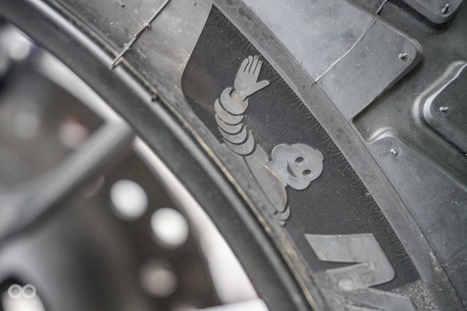 Anakee Adventure 2也導入高級汽車胎常見的『絨面觸感』設計