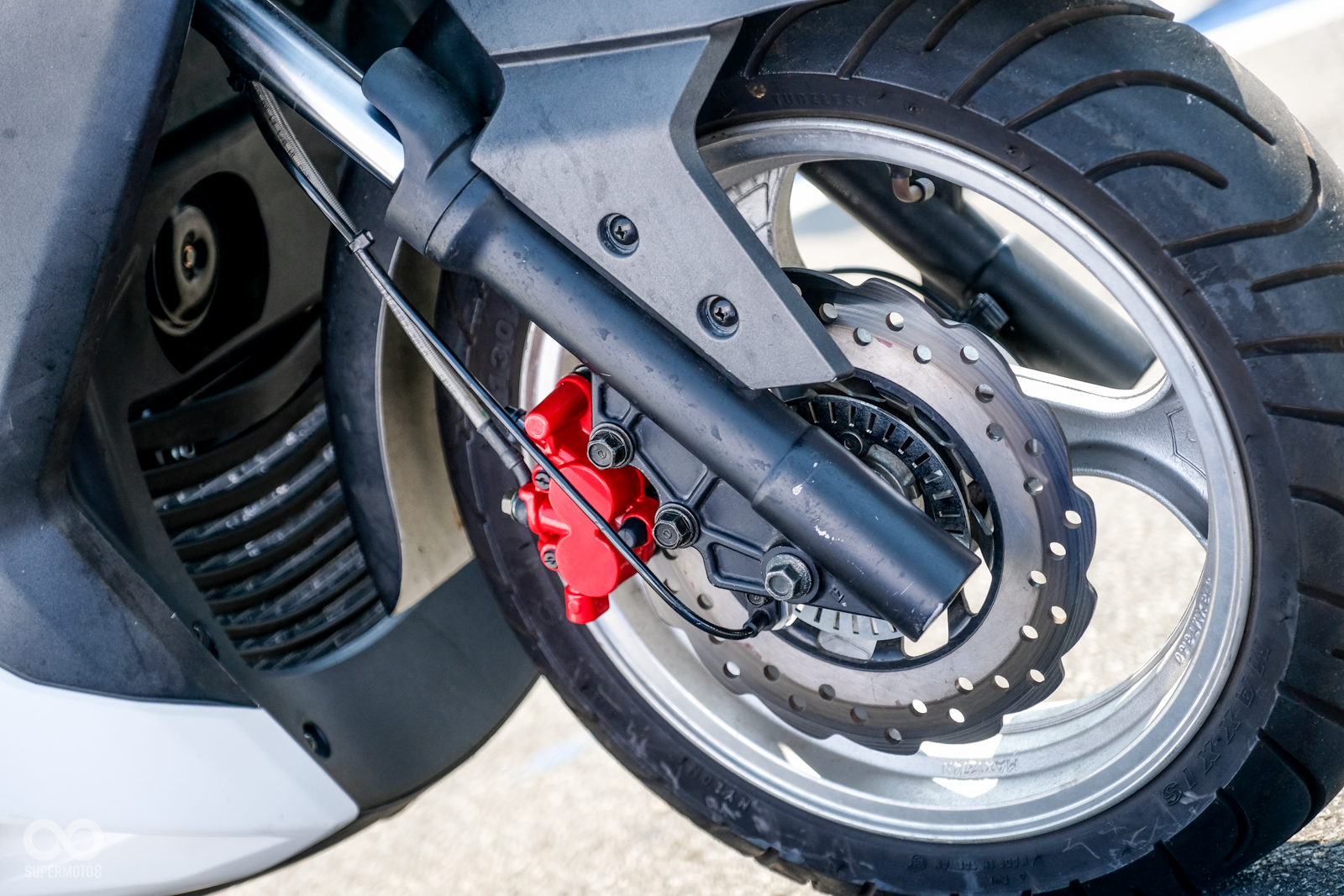 前後配胎為13吋,且導入ABS系統確保安全