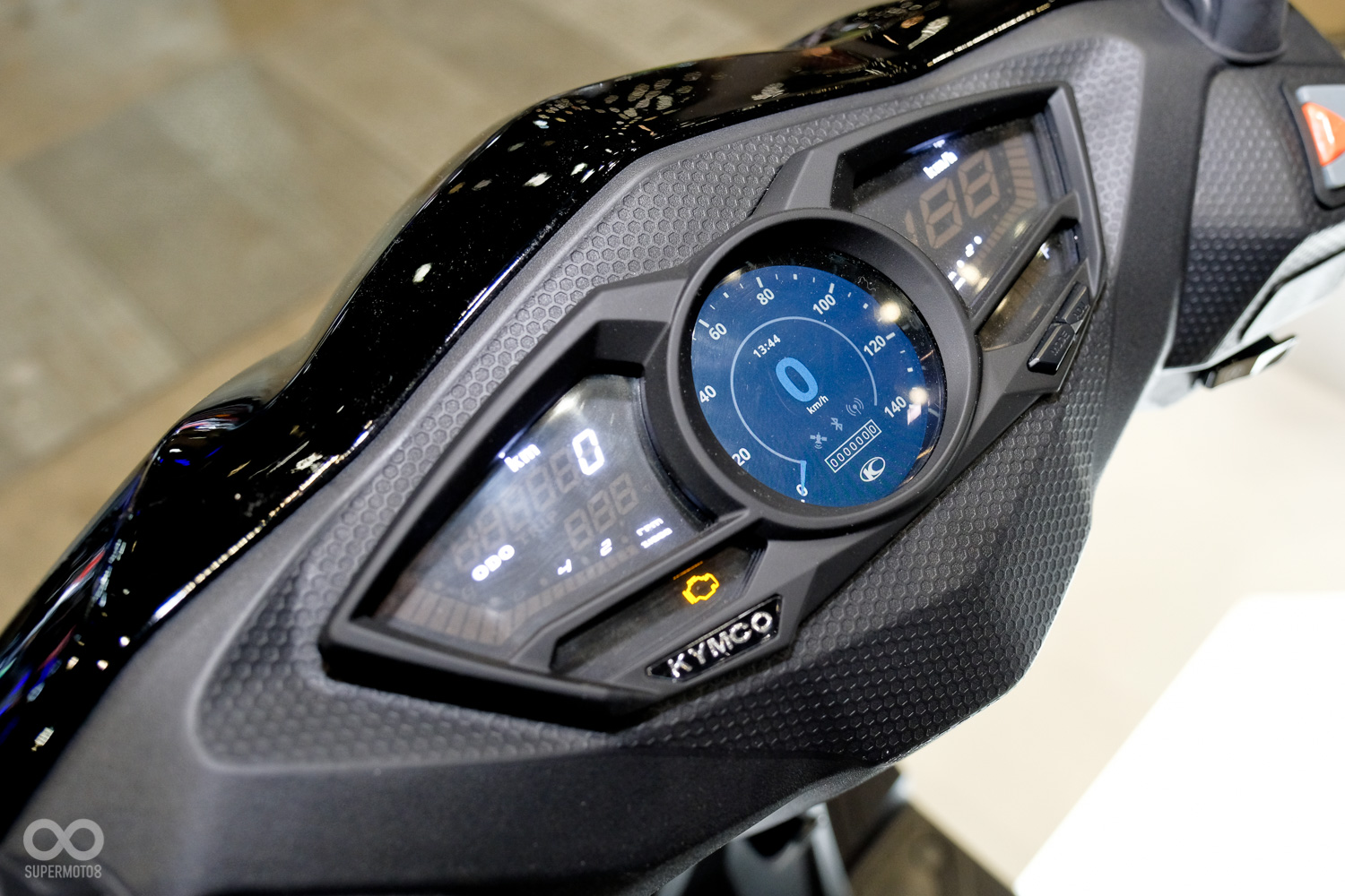 台灣民眾相當熟悉的Racing S，這次搭載Noodoe智慧車聯網系統上陣，成為場內主要的示範操作機種