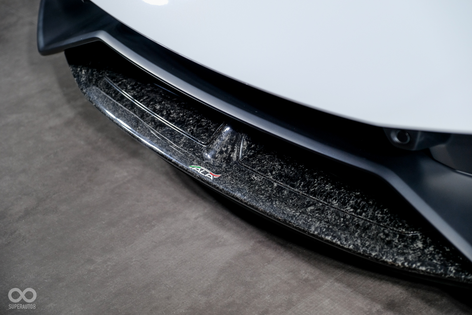 車身大量採用鍛造複合材料，造就優良的輕量化表現，並保持最佳剛性