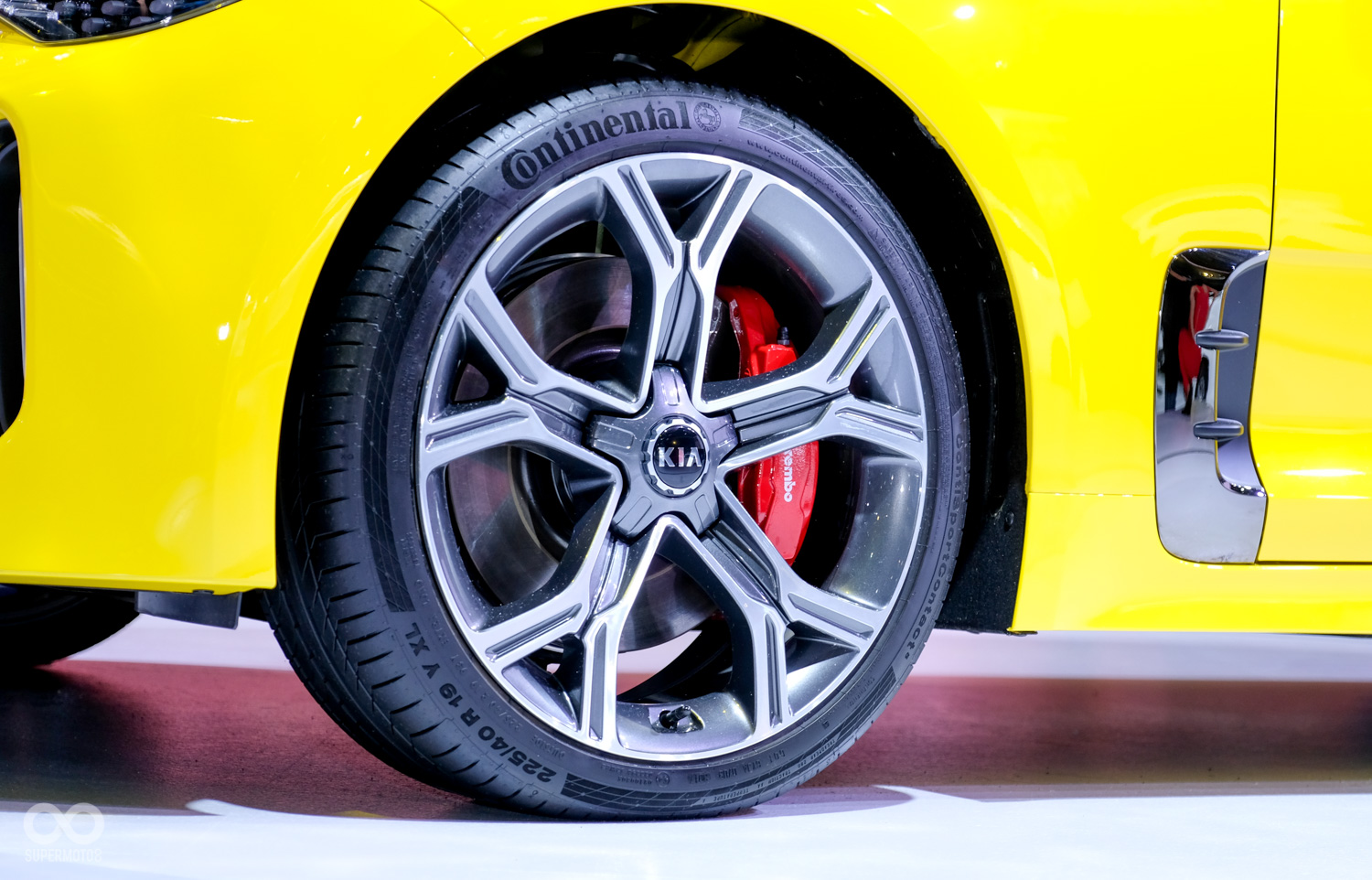 Brembo煞車系統暗示這輛車的性能絕非代步等級。