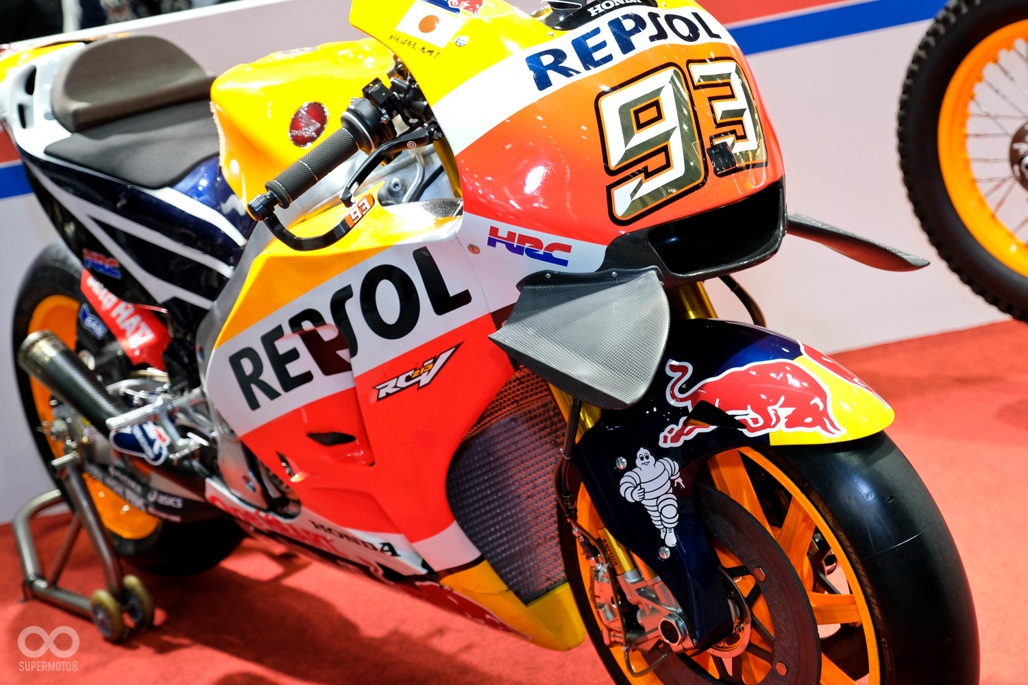 可以近距離觀賞Marquez去年在MotoGP的冠軍車，那翅膀現場看真的相當誇張