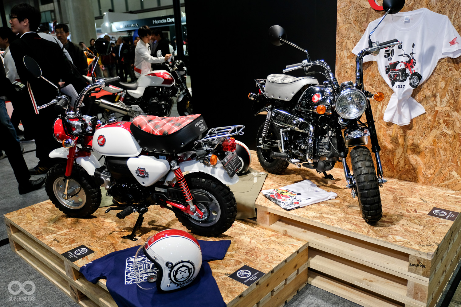來到日本HONDA，當然少不了經典的Monkey，而今年正是猴子50週年，現場展出50週年特仕款