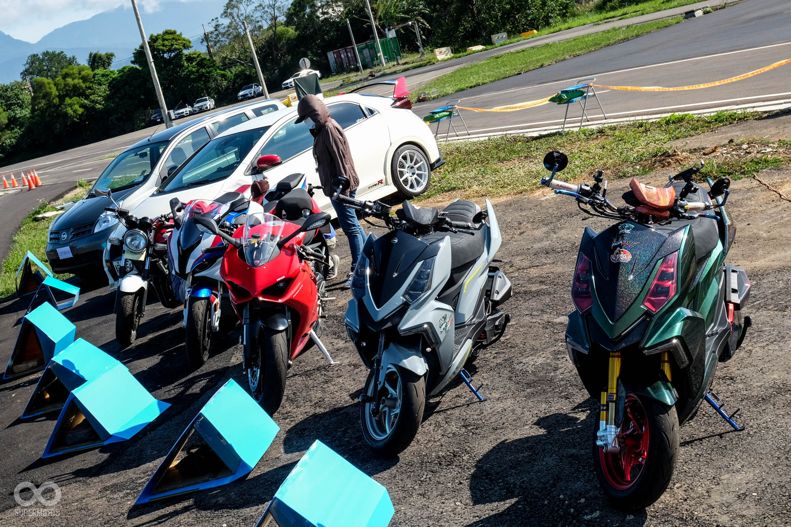 現場帶來二輪、四輪各式車款進行實測，其中包含有原廠車、合法改裝車和非法改裝車