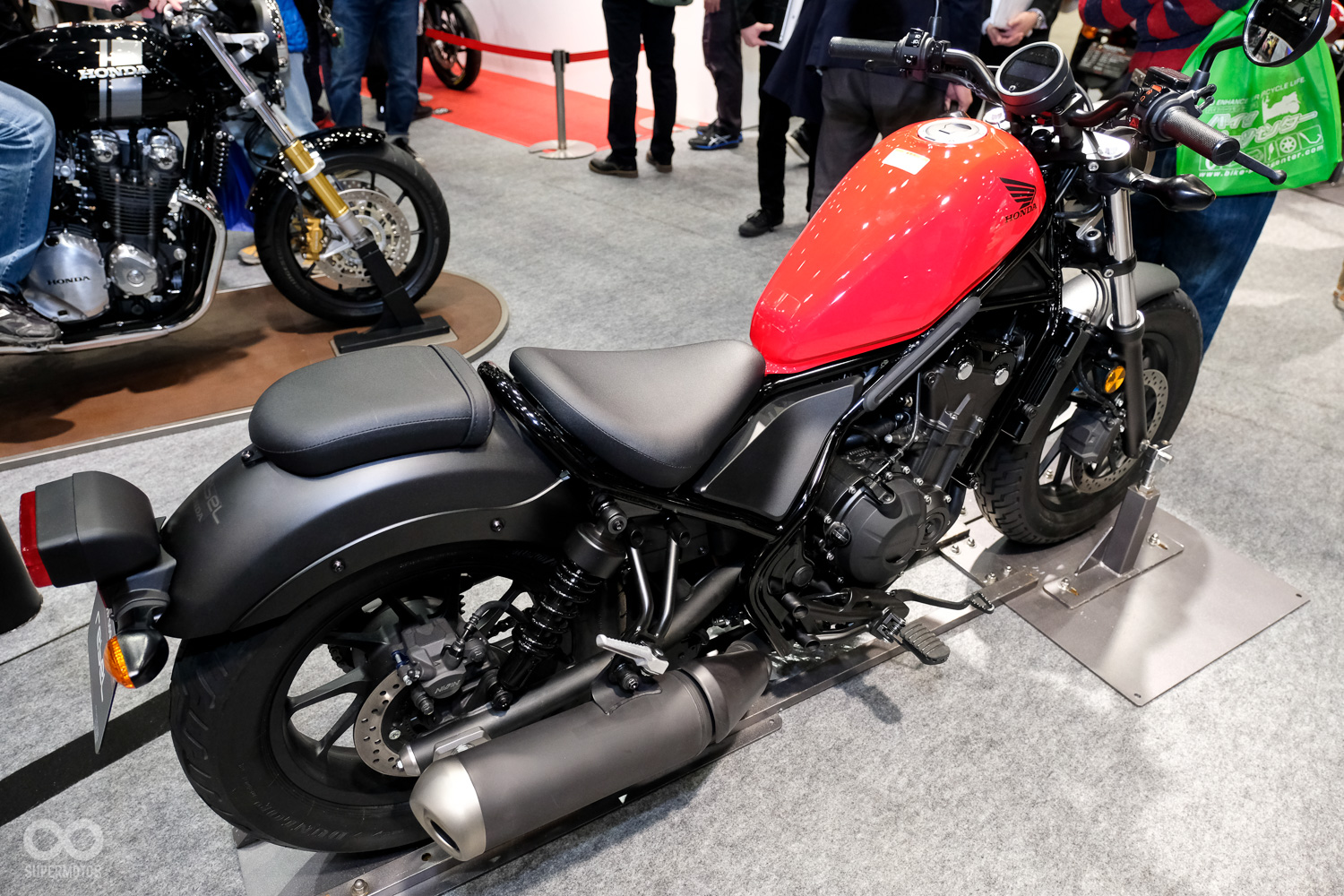 由CBR500延伸而來的日系嬉皮車 Rebel 500，在展場中可是相當受歡迎