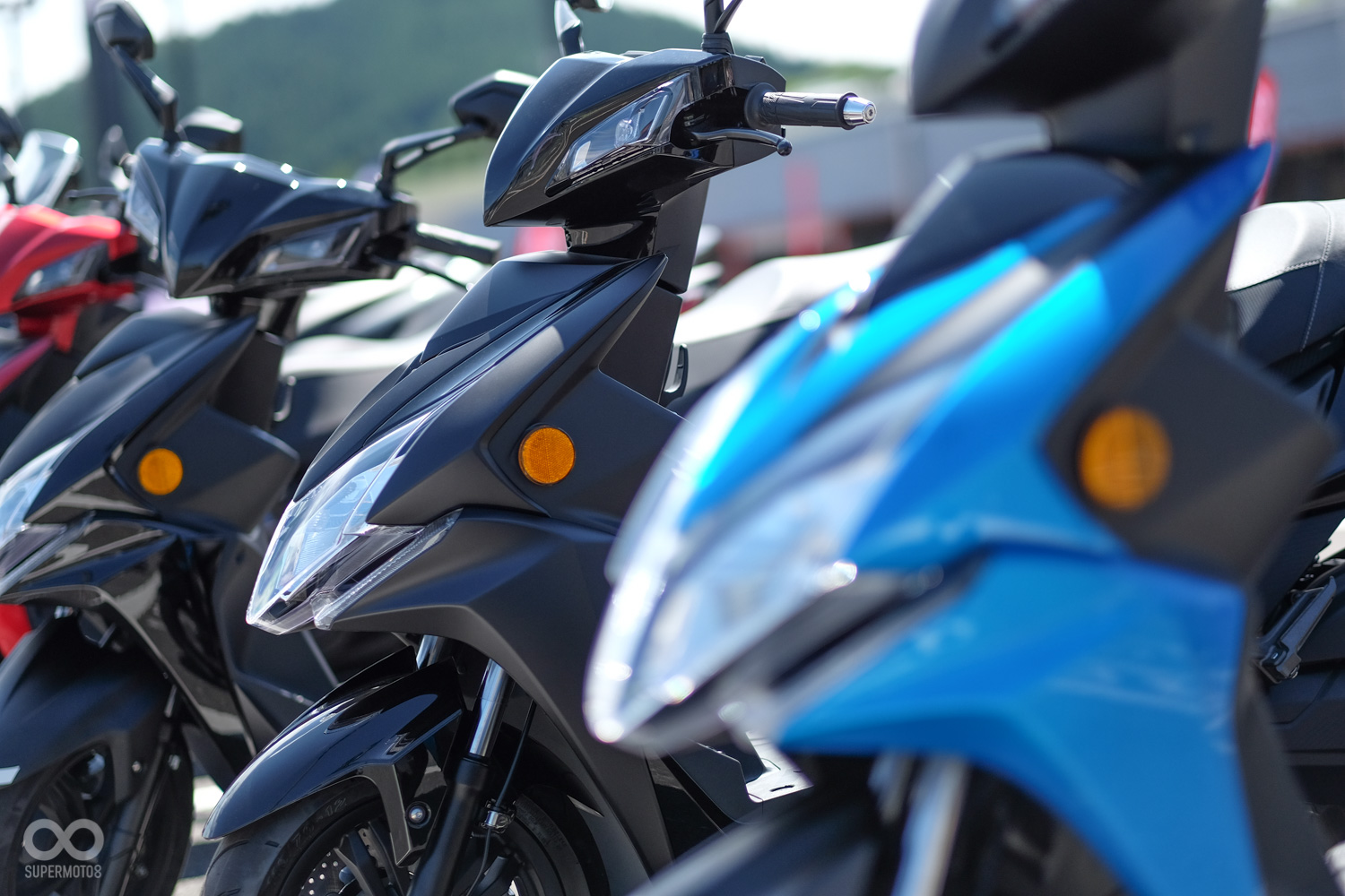 除了AK550,停車場中也停放了多台Racing S