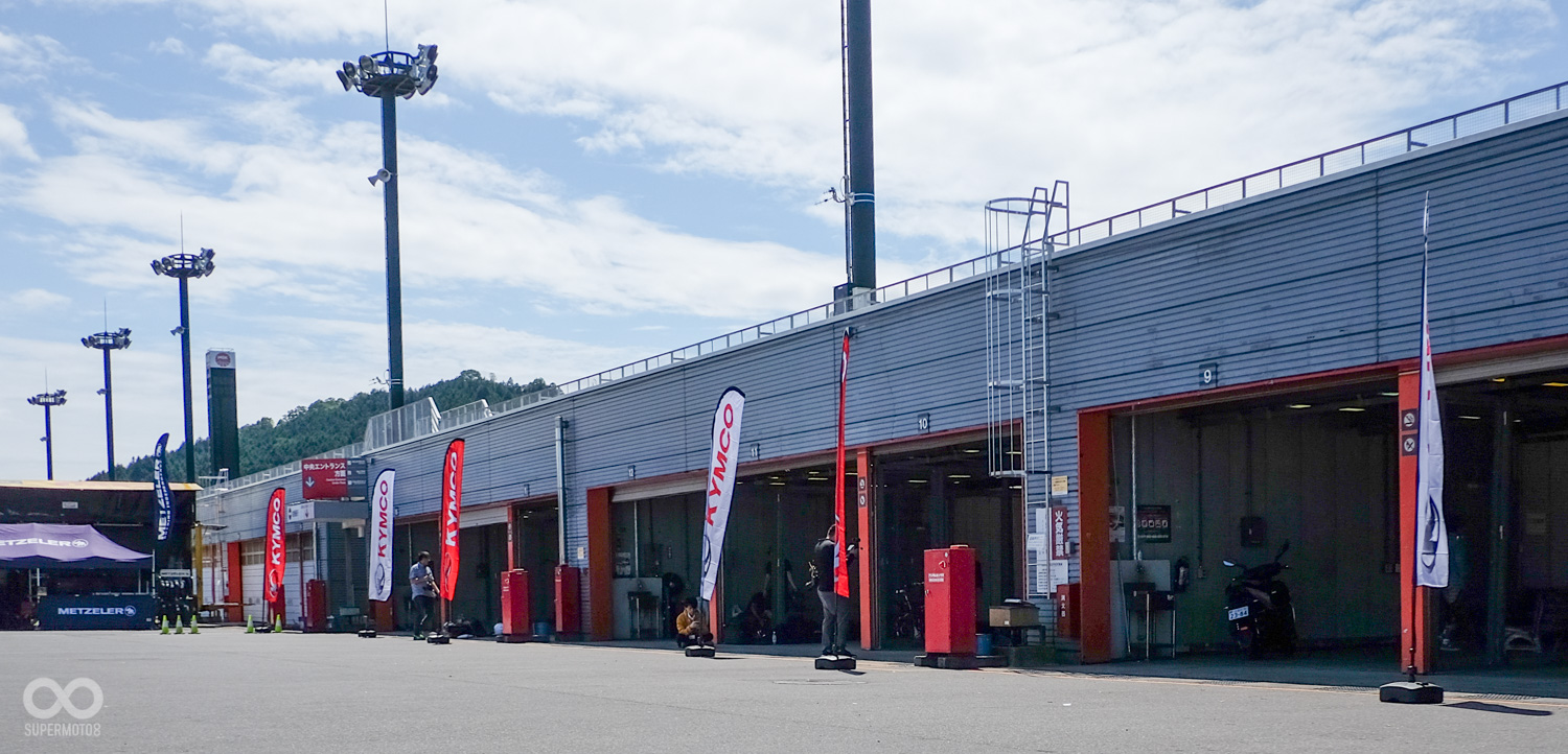 茂木賽道除了佔地廣闊之外,配置也與台灣的賽道有所不同,設有夜間照明設備,以利晚間賽事舉辦