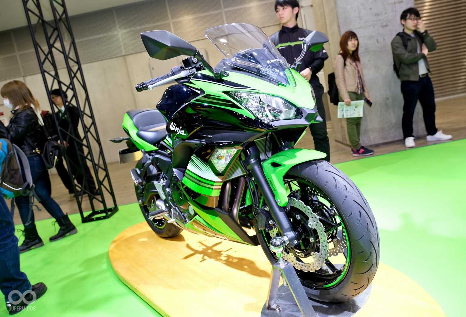 全新大改的Ninja 650，實車在外型動感度與精緻度上其實並不輸一線跑車，相信在台崎引進後會是一輛運動與通勤兼具的新選項