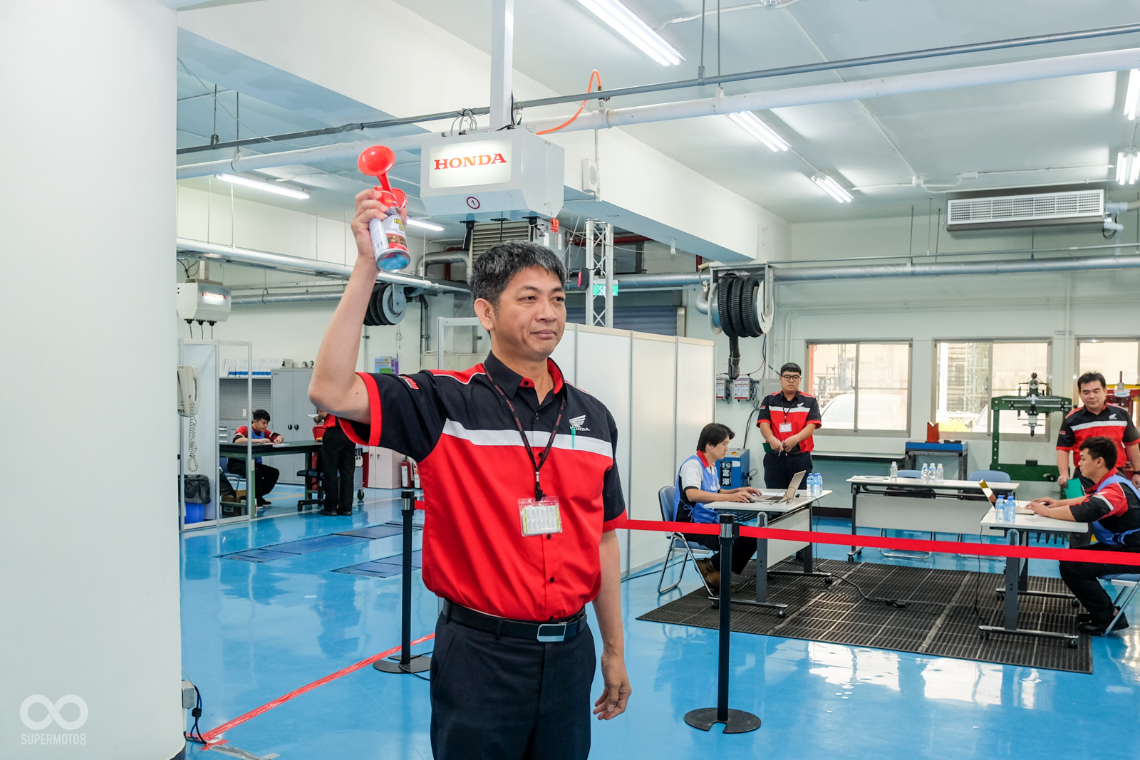 由裁判長鳴笛後,宣布2018年二輪S-CON正式展開