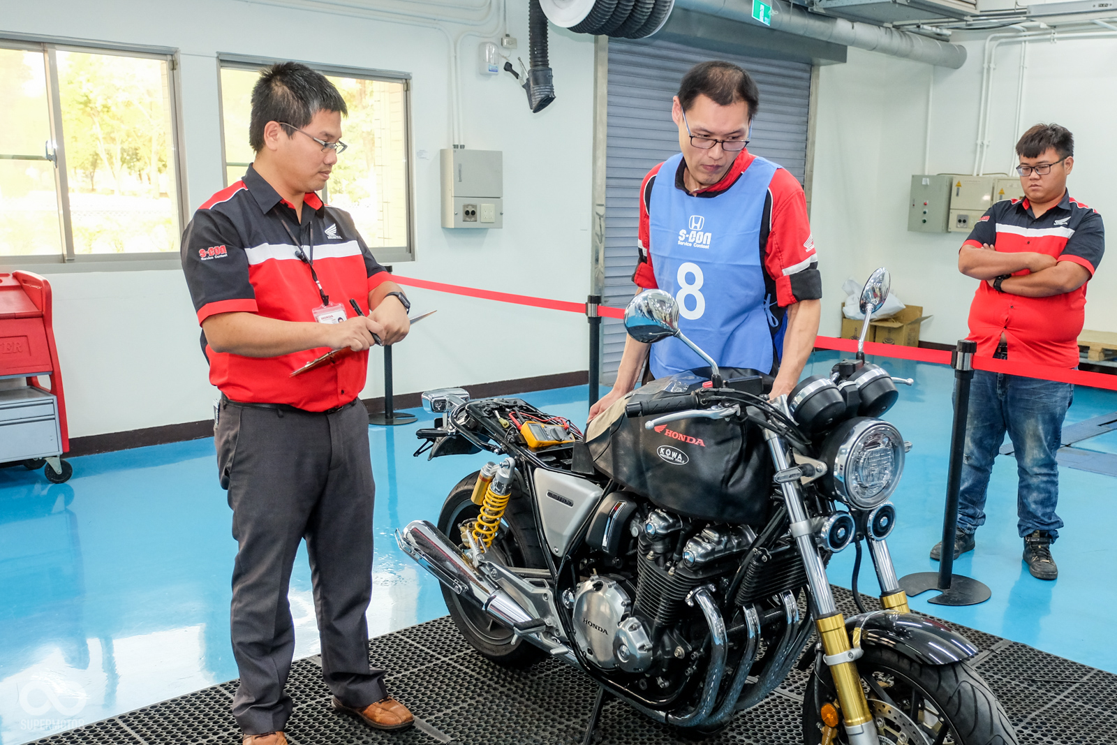 在僅有的30分鐘當中維修,每位參賽者都備感壓力