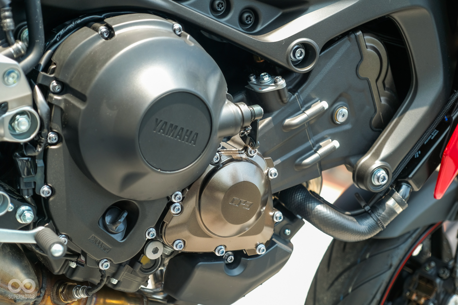 Tracer 900 GT採用與MT-09相同的CP3三缸引擎