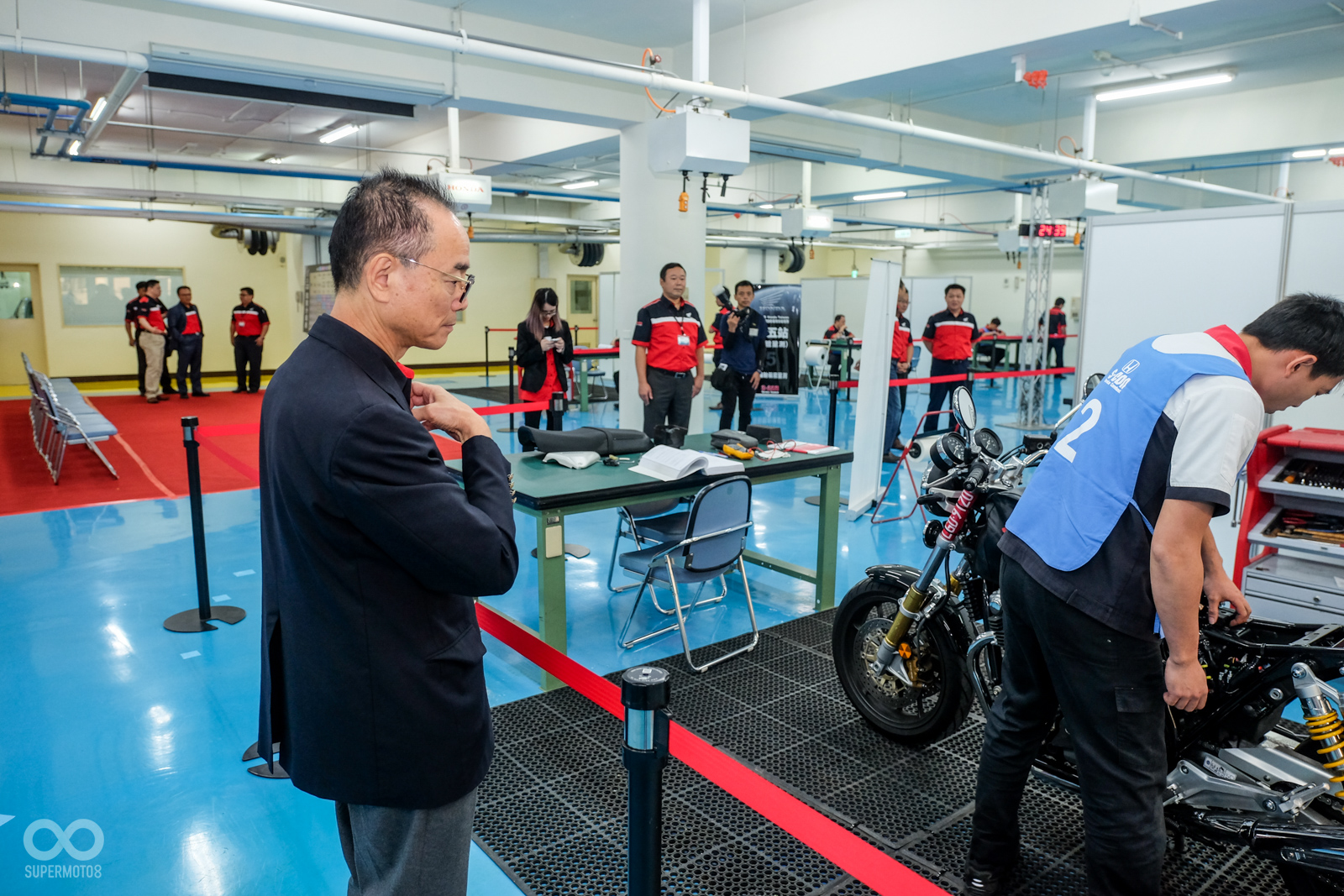 二輪事業部顧問 林茂昭親自觀看比賽過程
