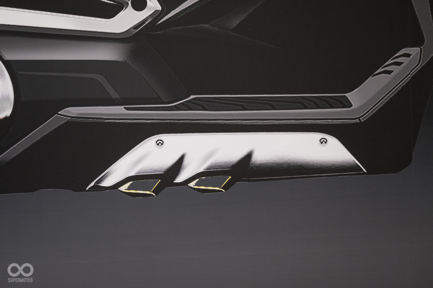 若這樣的設計能以原廠精品的方式,出現在以跑格為主打的AK550上想必會讓不少車主為之瘋狂