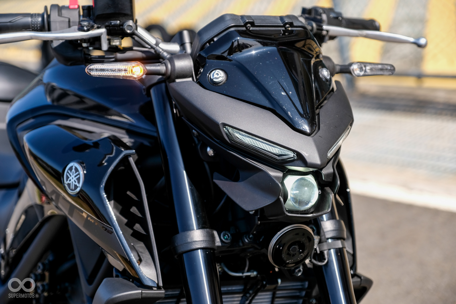 2020 MT-03換上與MT-15相同的大燈造型,視覺上看來更有侵略性