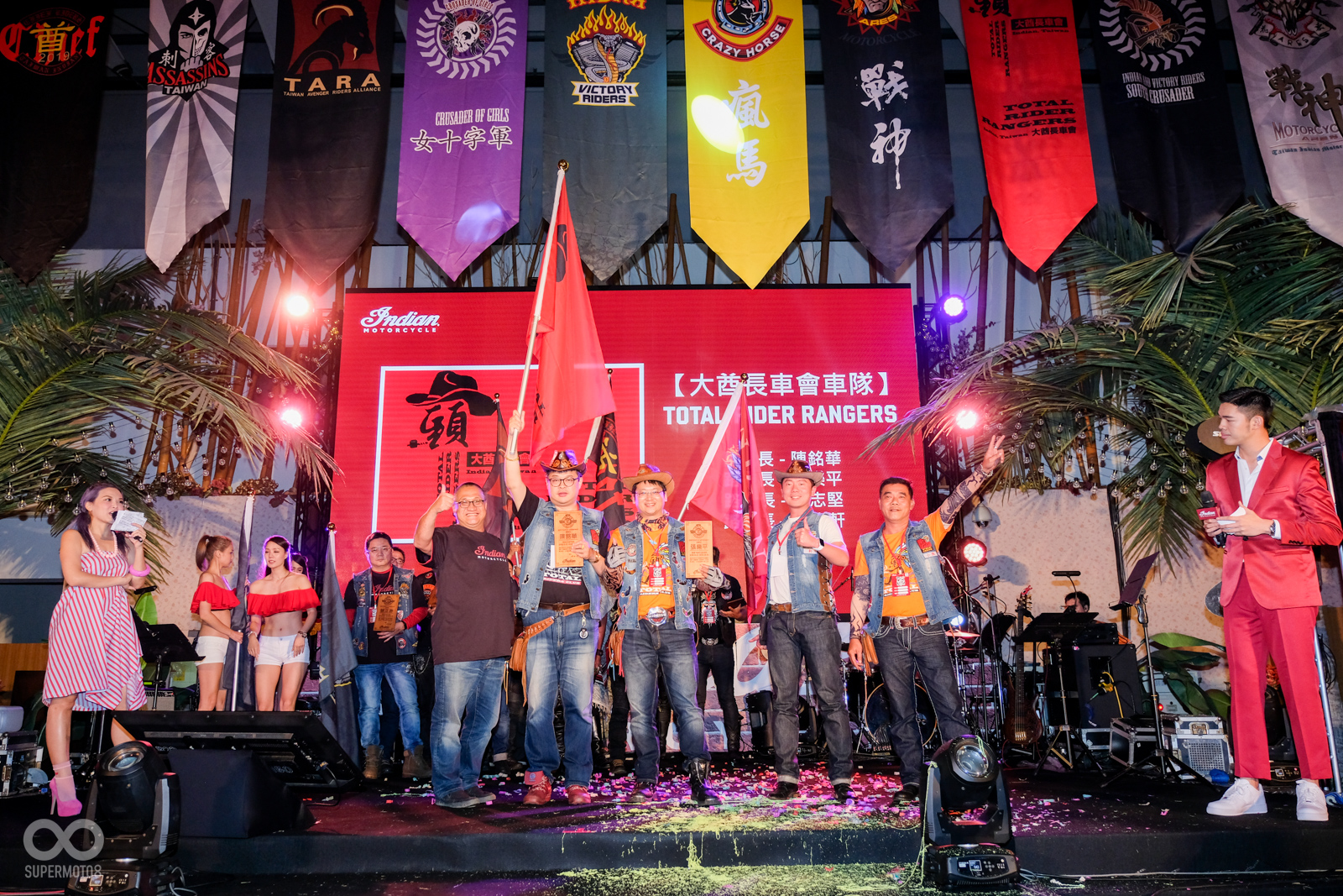 IMRG (Indian Motorcycle Riders Group)會長周海峰公開授旗宣告正式成立並頒發各車隊幹部年度聘書