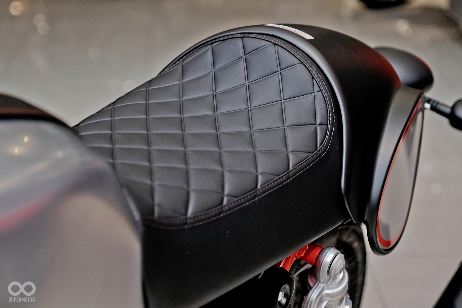 經典的菱格紋單座椅墊