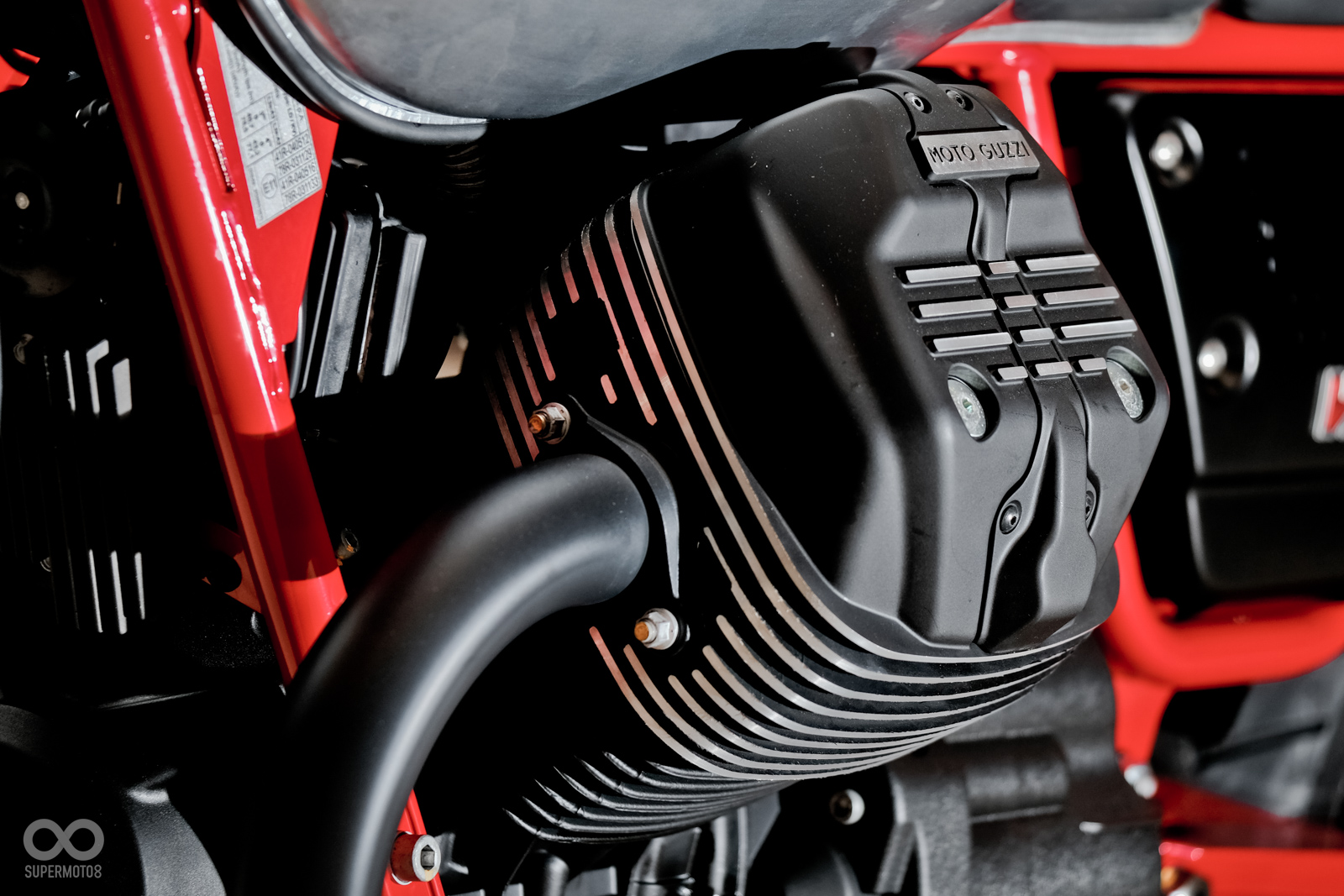 經典的縱置V-Twin,還是傳統的空冷OHV設計,也是因為這樣造就了讀特的鼓動感