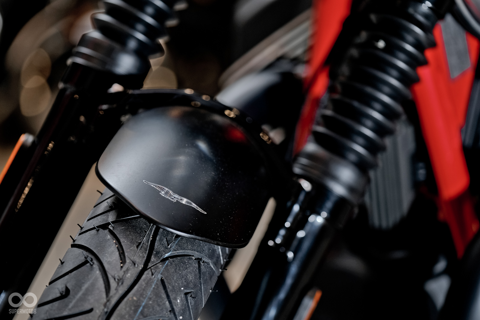 啞黑的前土除燙上廠徽