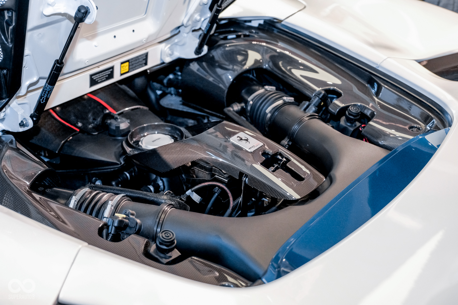 Ferrari 488 PISTA Spider擁有最大720cv馬力輸出，同時該引擎也獲得國際引擎大獎