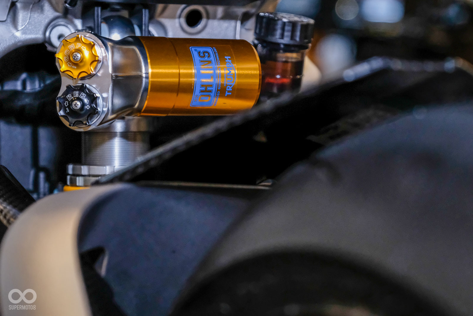 前後使用Öhlins避震