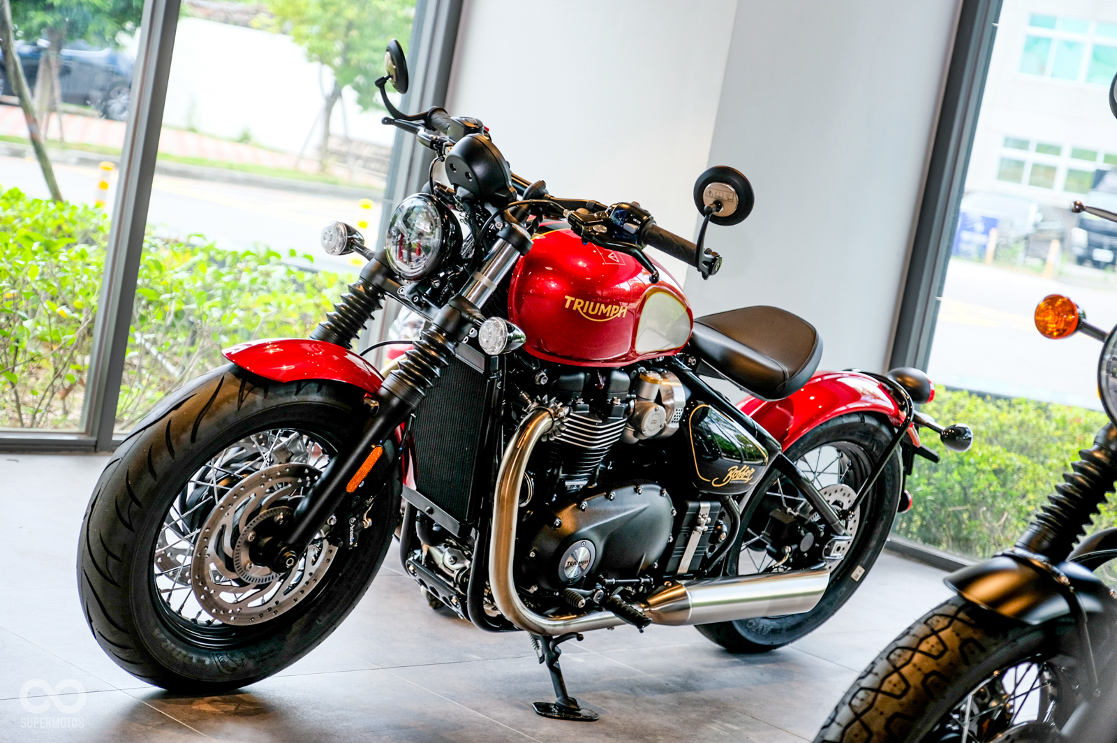 BOBBER GOLD LINE是本日筆者最喜歡的特仕塗裝