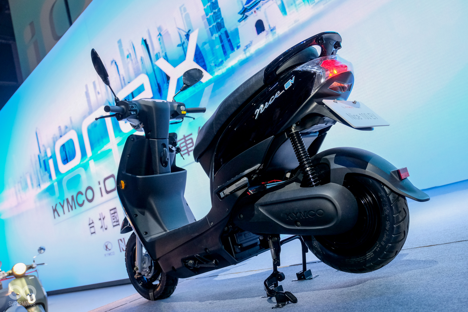 除了先前已亮相過的New Many EV,本次活動更以29,800元的價格發表Nice 100 EV