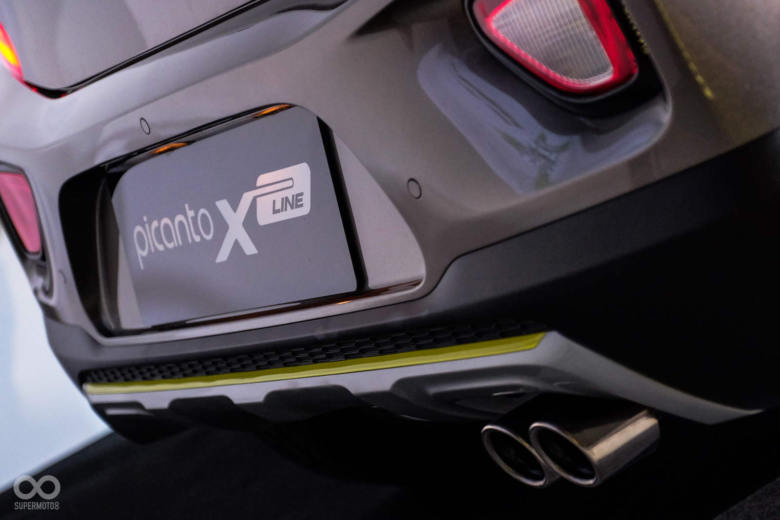 前後車身都採用了萊姆綠作為線條點綴,讓Picanto X-Line的跨界氣息之中,帶著一絲俏皮與叛逆