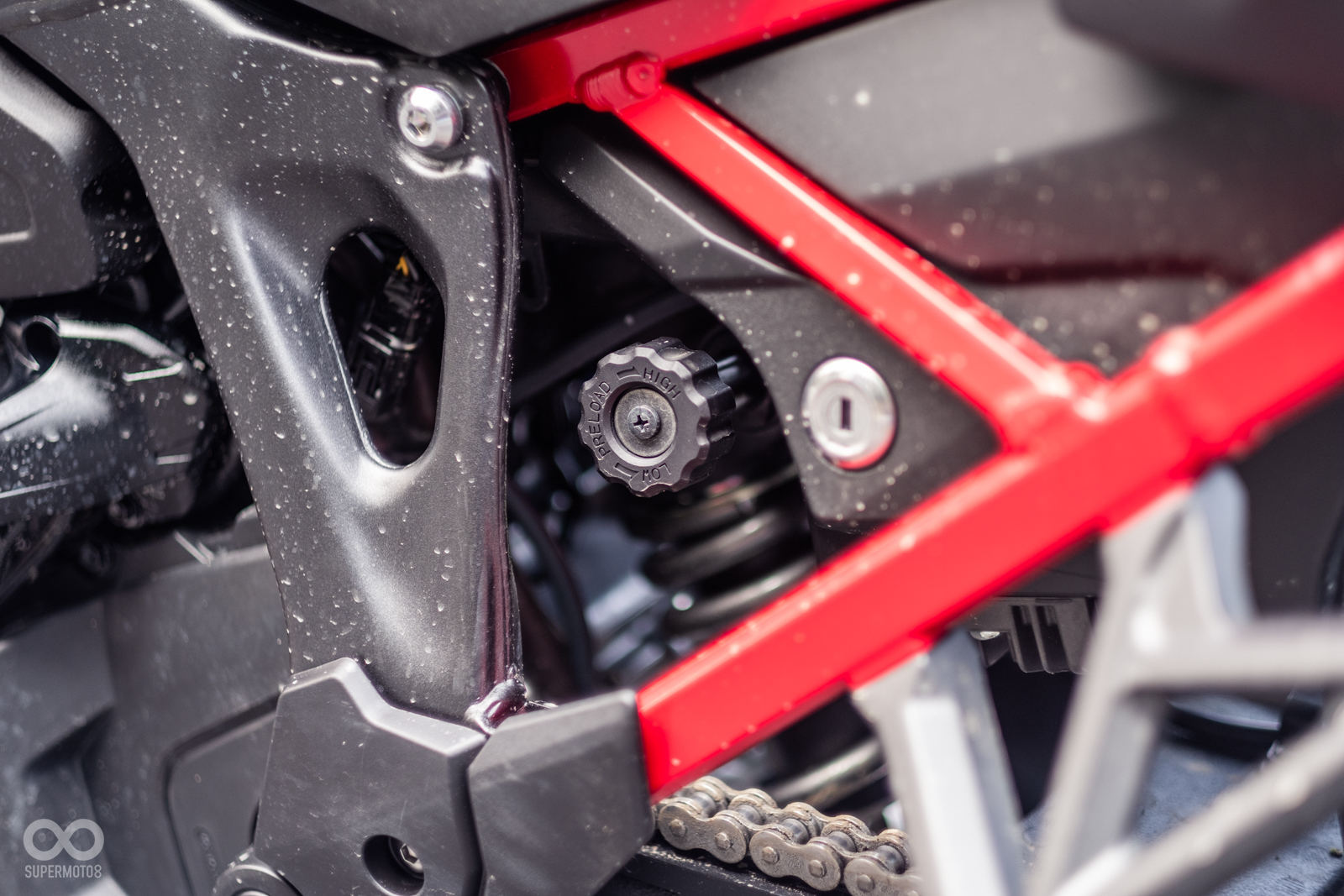 前後皆為全可調避震器