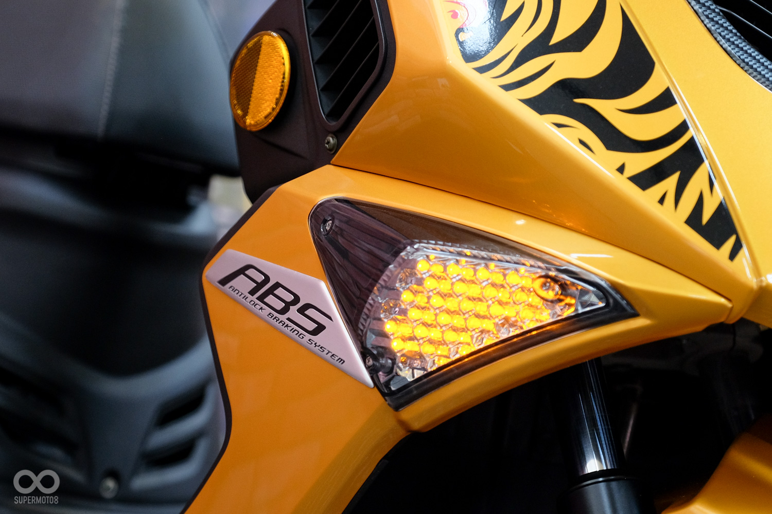 蜂巢式LED方向燈組