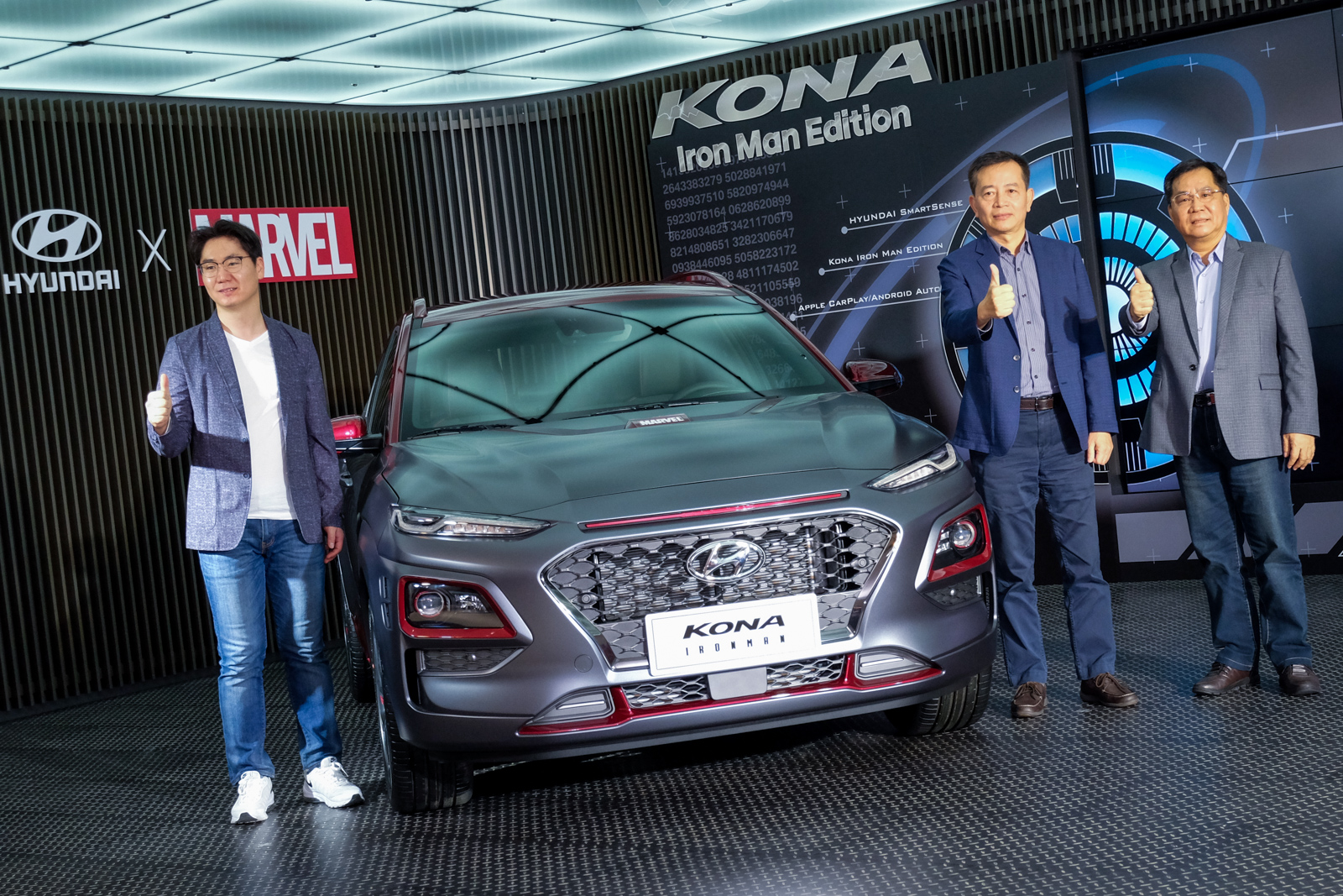 南陽實業長官們替KONA Iron Man Edition進行揭幕儀式