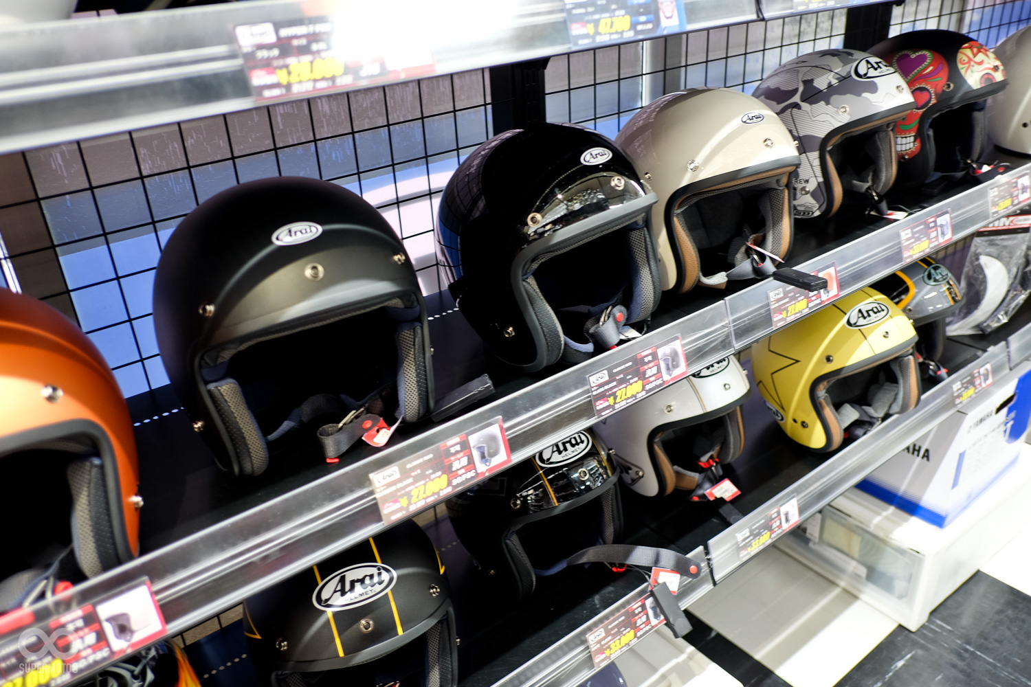 ARAI 復古帽Clssic Mod 在台灣就很少有現貨,可以試到爽