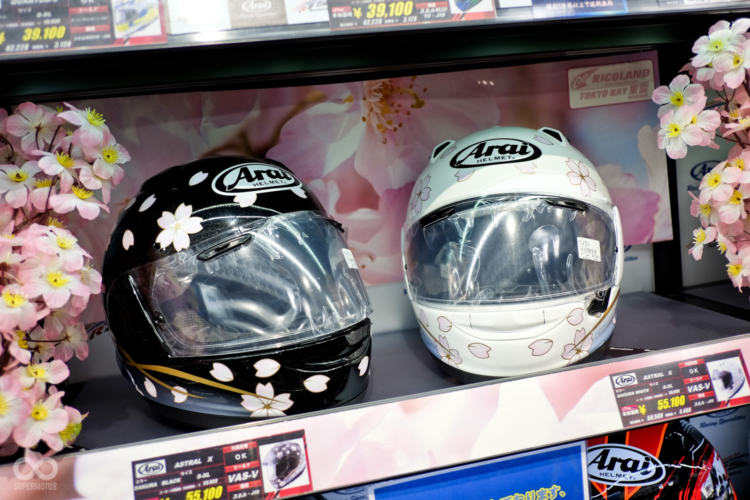 國內線訂的ARAI 日本櫻花彩繪,價格比素色帽高一點,為55,100日圓