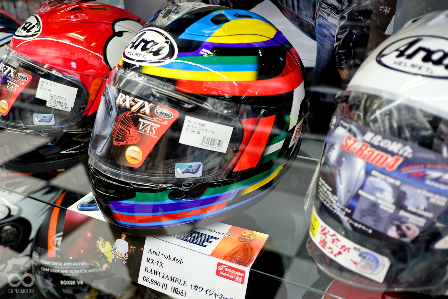 ARAI 與日本女裝品牌KAWI JAMELE 的聯名帽,連日本都少見,但要價不低,近一萬八台幣