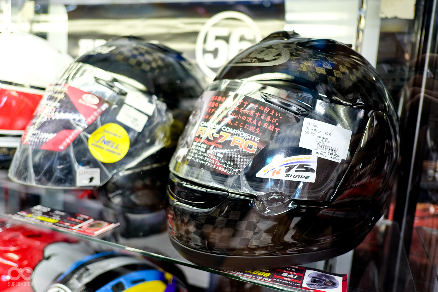 台灣售價近八萬的ARAI RX-7RC 碳纖維帽,這裡定價240,000日圓