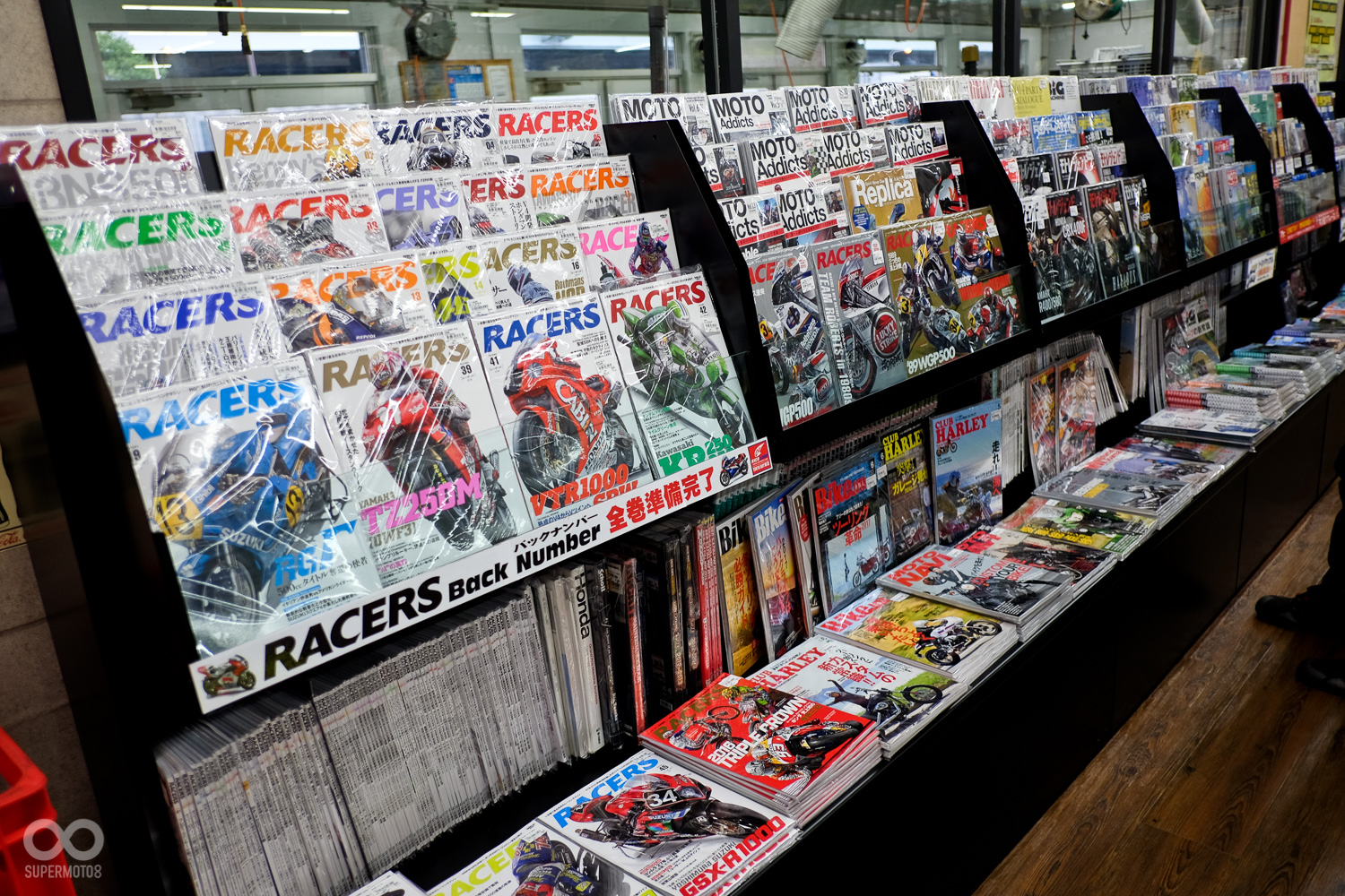 這裡是販售的書籍,免費的在另一邊