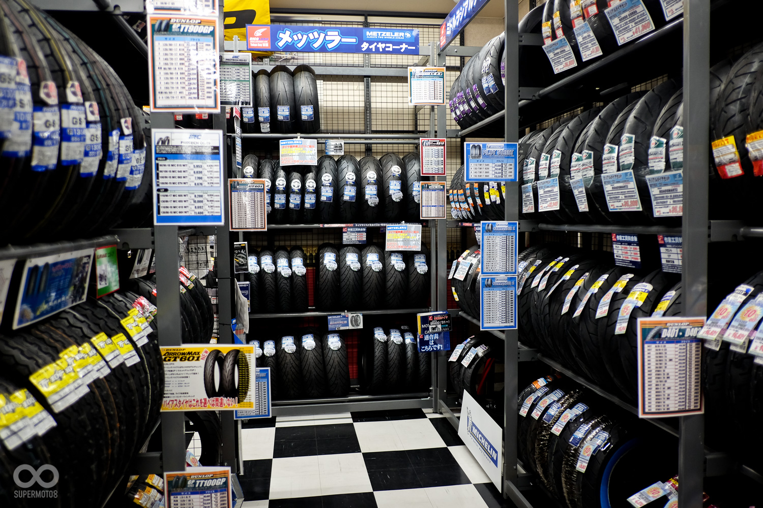 連台灣車店都不一定有這麼多款式的輪胎,在這裡一覽無遺,仔細挑選後還可以直接換上