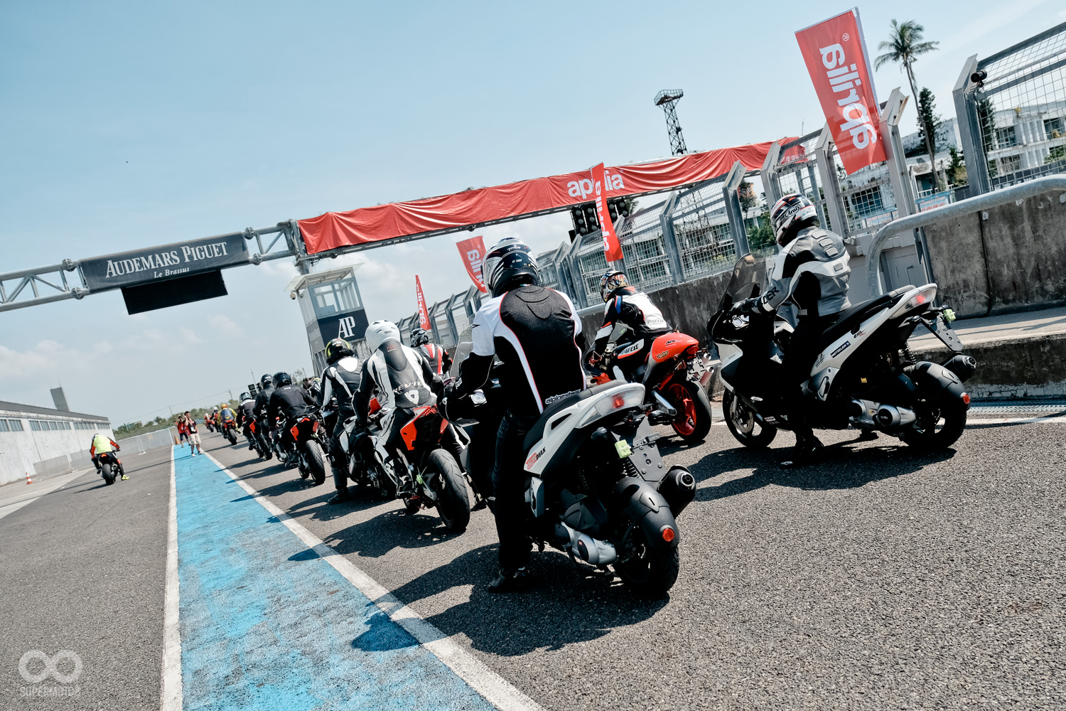 不只競技車可下場,SRMAX300與輕檔RS4 125都能以獨立組別安全的參與活動