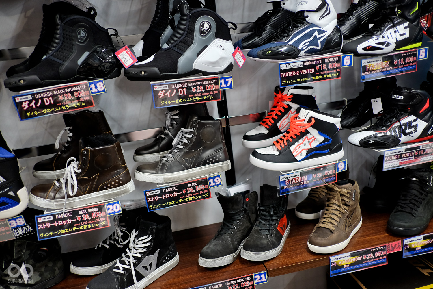 休閒風格車靴,由於日圓走弱,買歐美品牌並不會比台灣划算