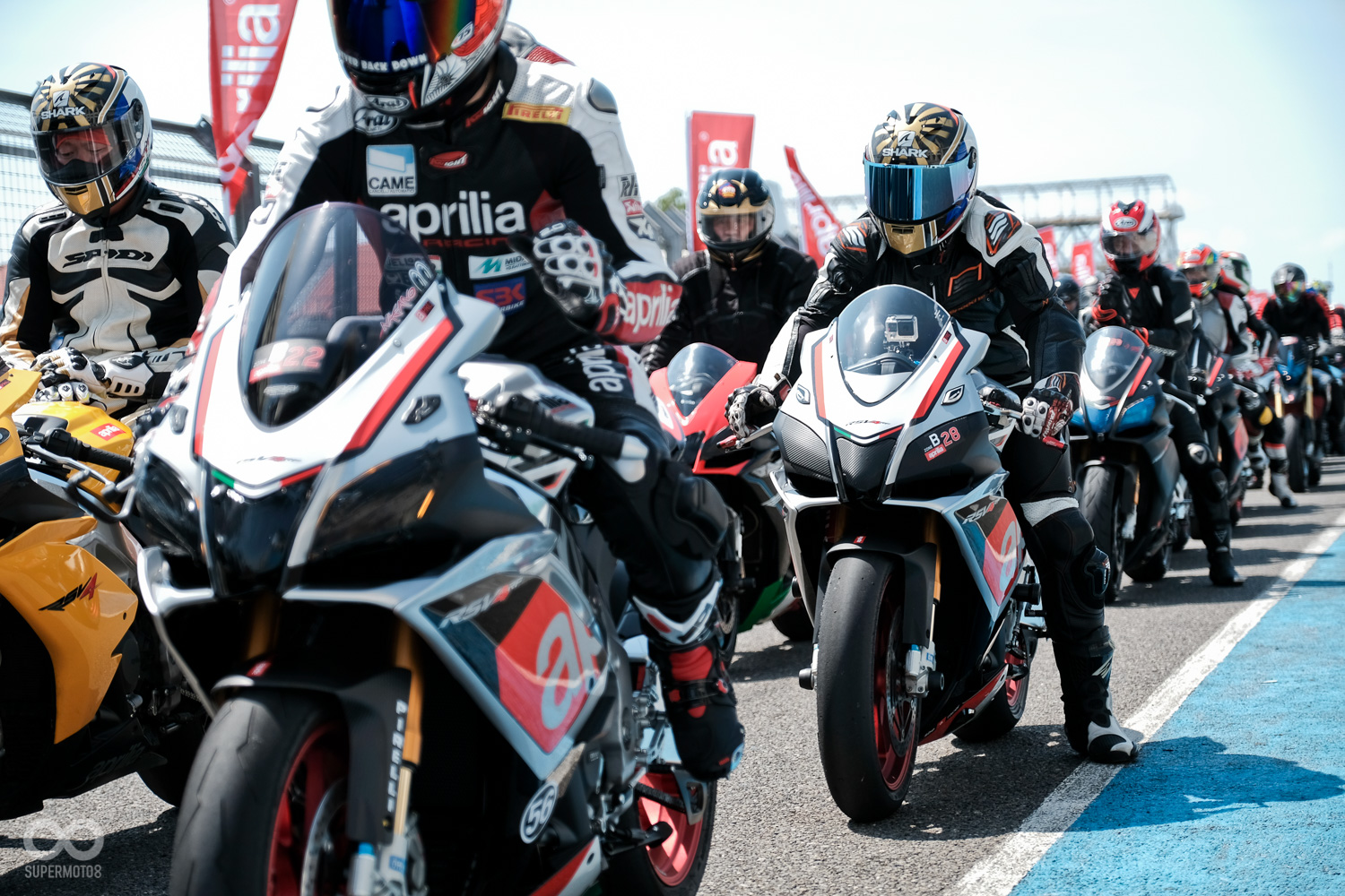 凶惡的Aprilia RSV4 大軍聚集,氣勢相當驚人
