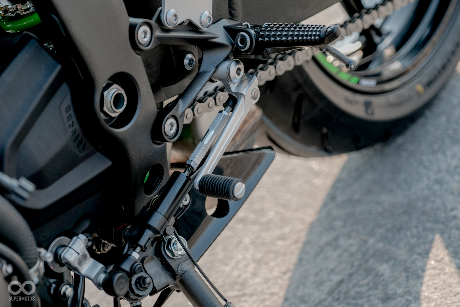 打檔桿上可見到KQS快排的控制元件