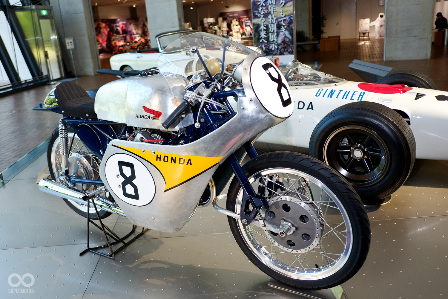 1959年HONDA 首次參加曼島TT 的賽車RC142，並列雙缸的125 c.c. DOHC 引擎能榨出18匹馬力，總重只有87kg，當時成績為第六名