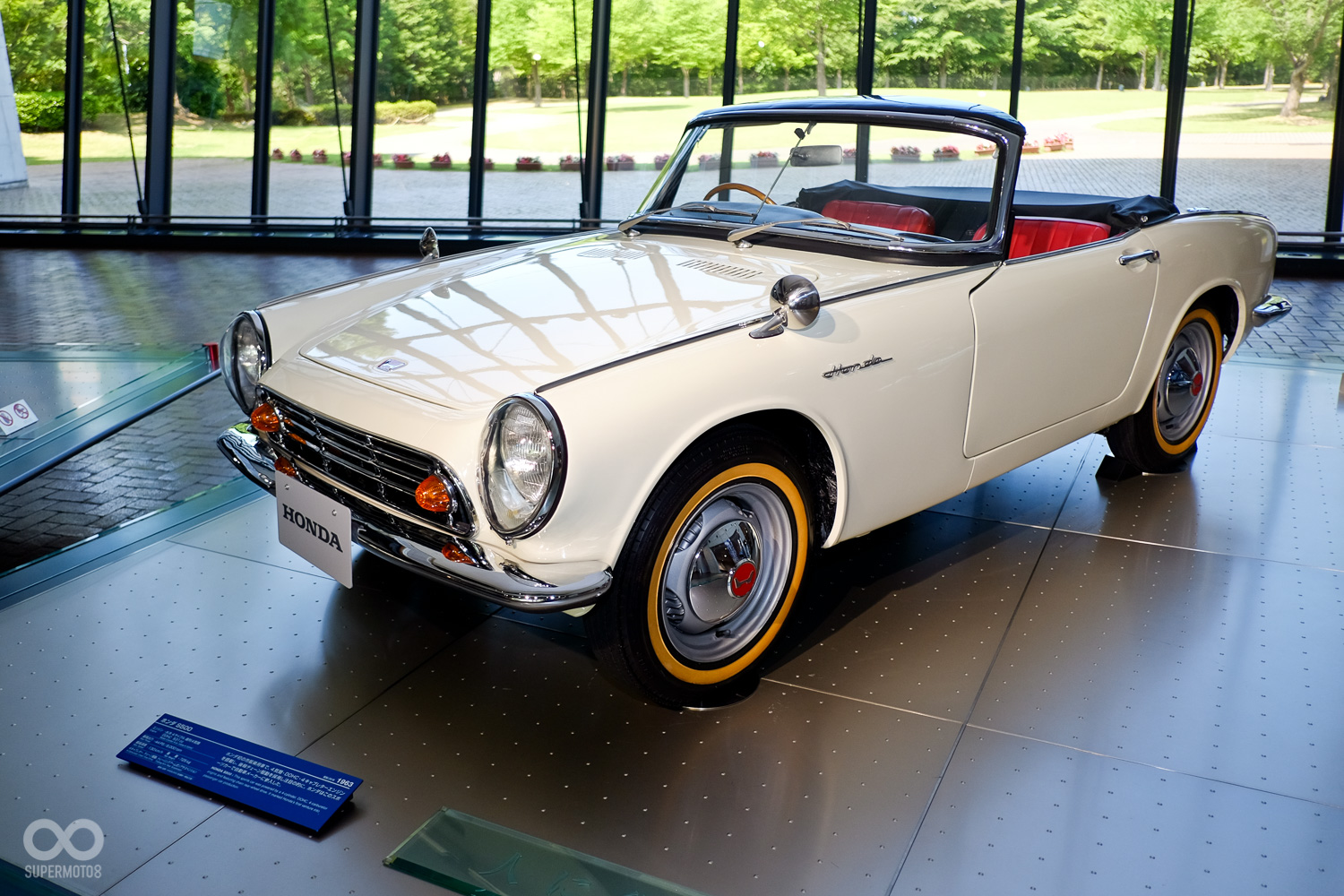 1963年HONDA 首次量產客用汽車－S500，前幾年推出的S600 雙門小敞篷車便是此車的後繼款